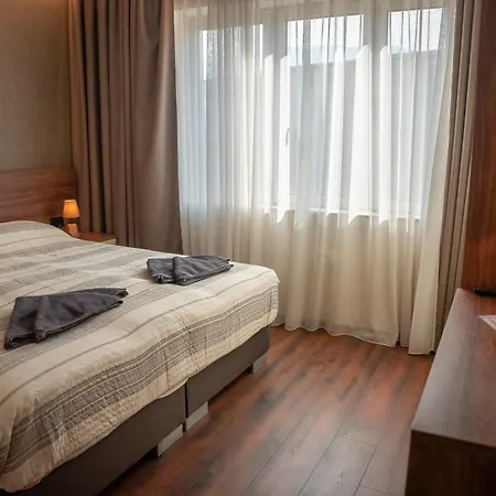 Apartment La *