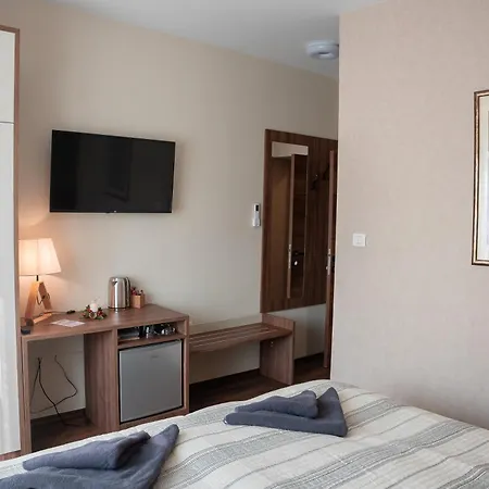 La Apartment *