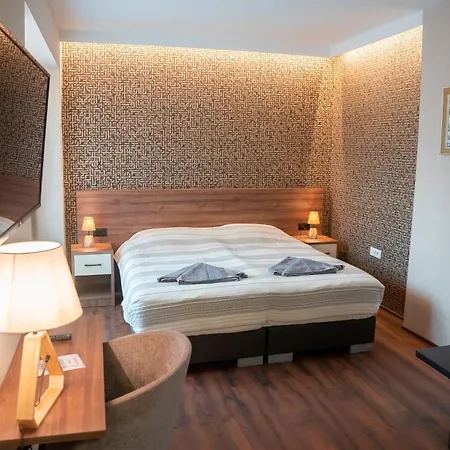 La Apartment *
