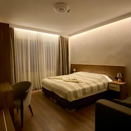 La Apartment *
