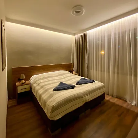 Apartment La *