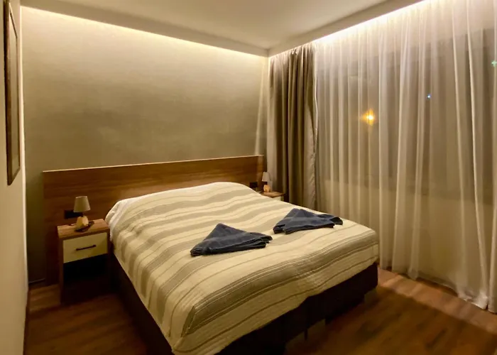 Апартаменти La *